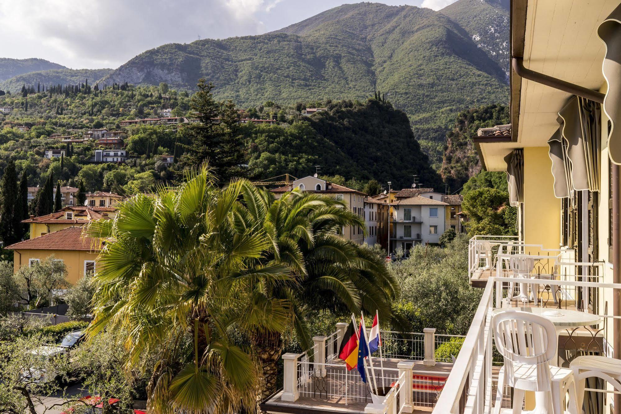 Hotel Sorriso トスコラーノ・マデルノ エクステリア 写真