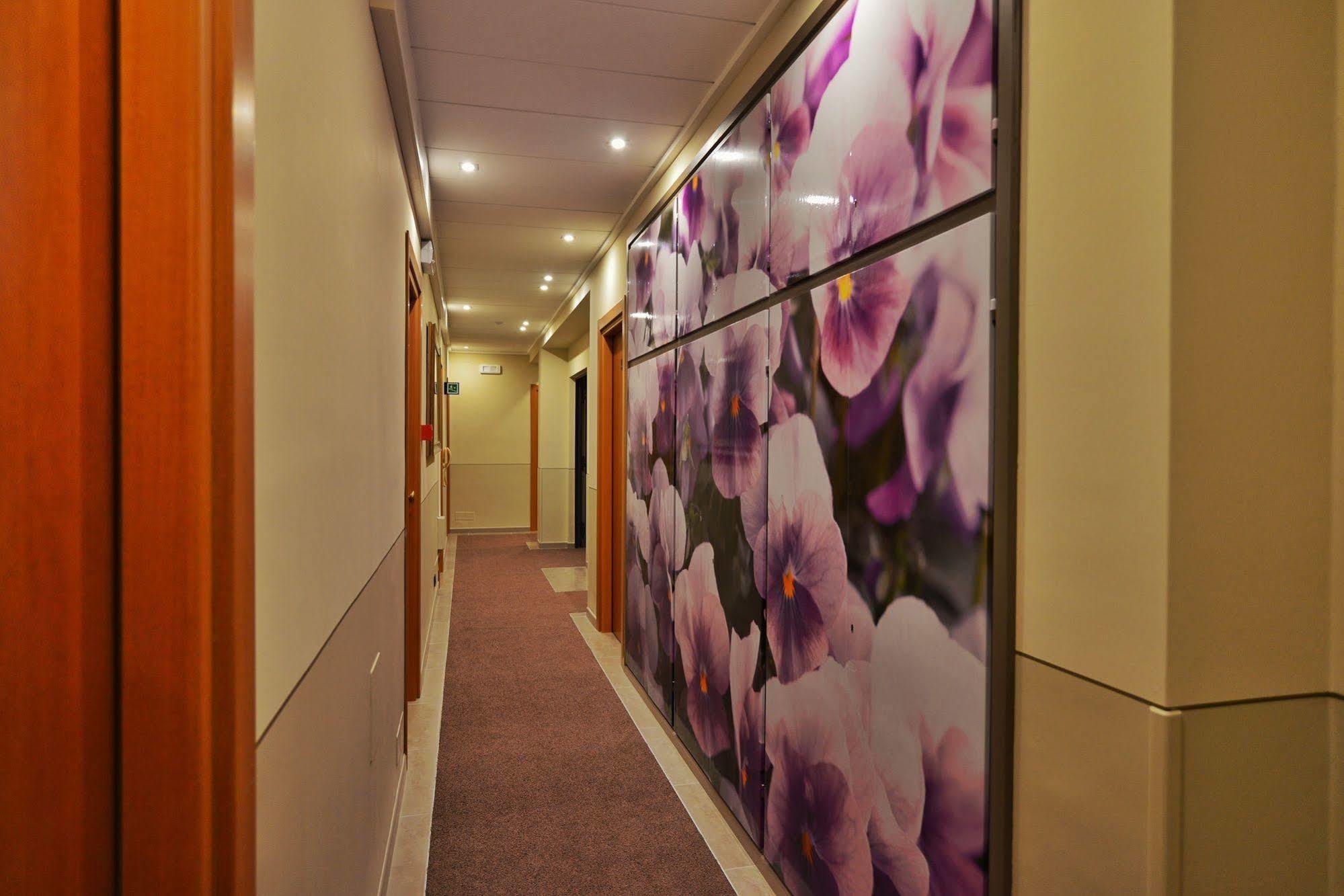 Hotel Sorriso トスコラーノ・マデルノ エクステリア 写真