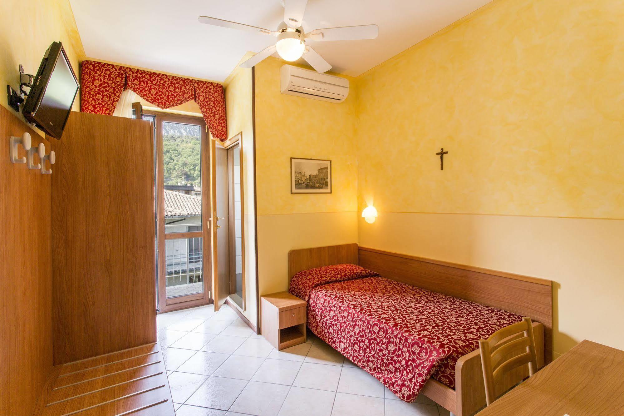 Hotel Sorriso トスコラーノ・マデルノ エクステリア 写真