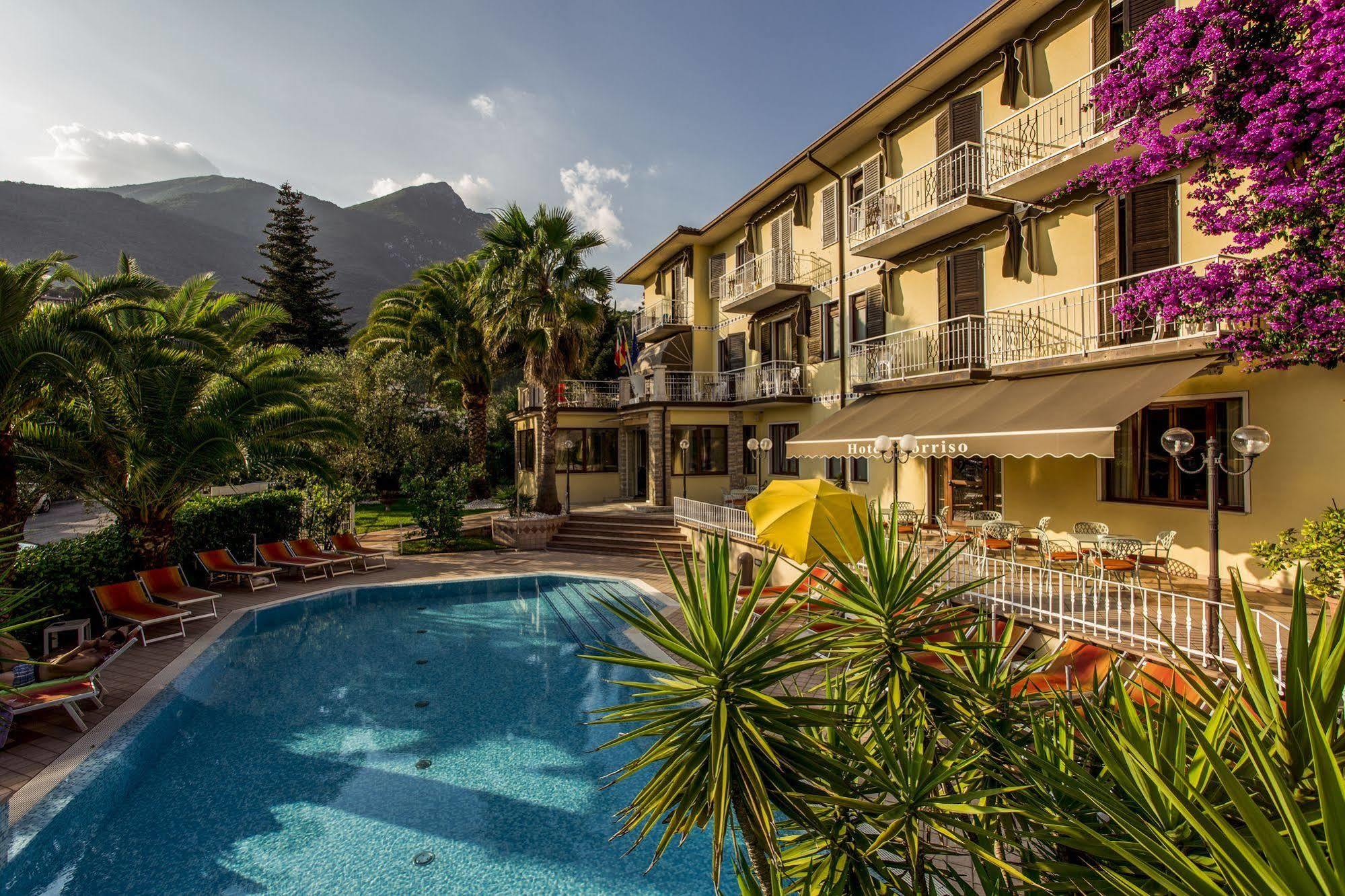 Hotel Sorriso トスコラーノ・マデルノ エクステリア 写真