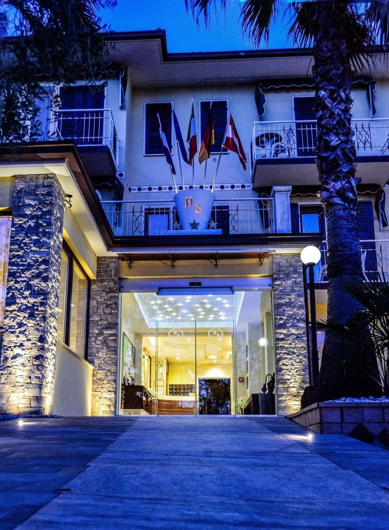 Hotel Sorriso トスコラーノ・マデルノ エクステリア 写真