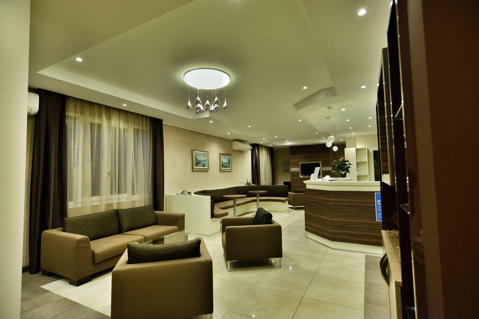 Hotel Sorriso トスコラーノ・マデルノ エクステリア 写真