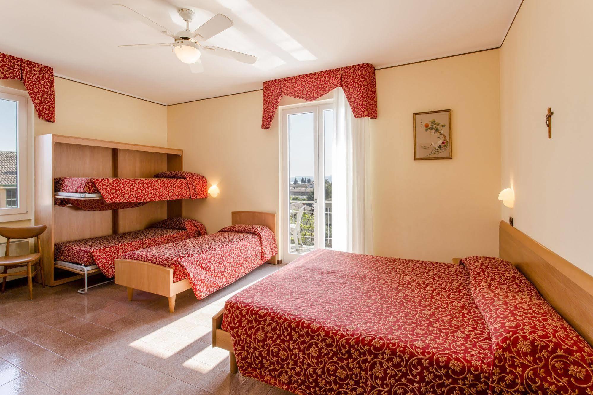 Hotel Sorriso トスコラーノ・マデルノ エクステリア 写真