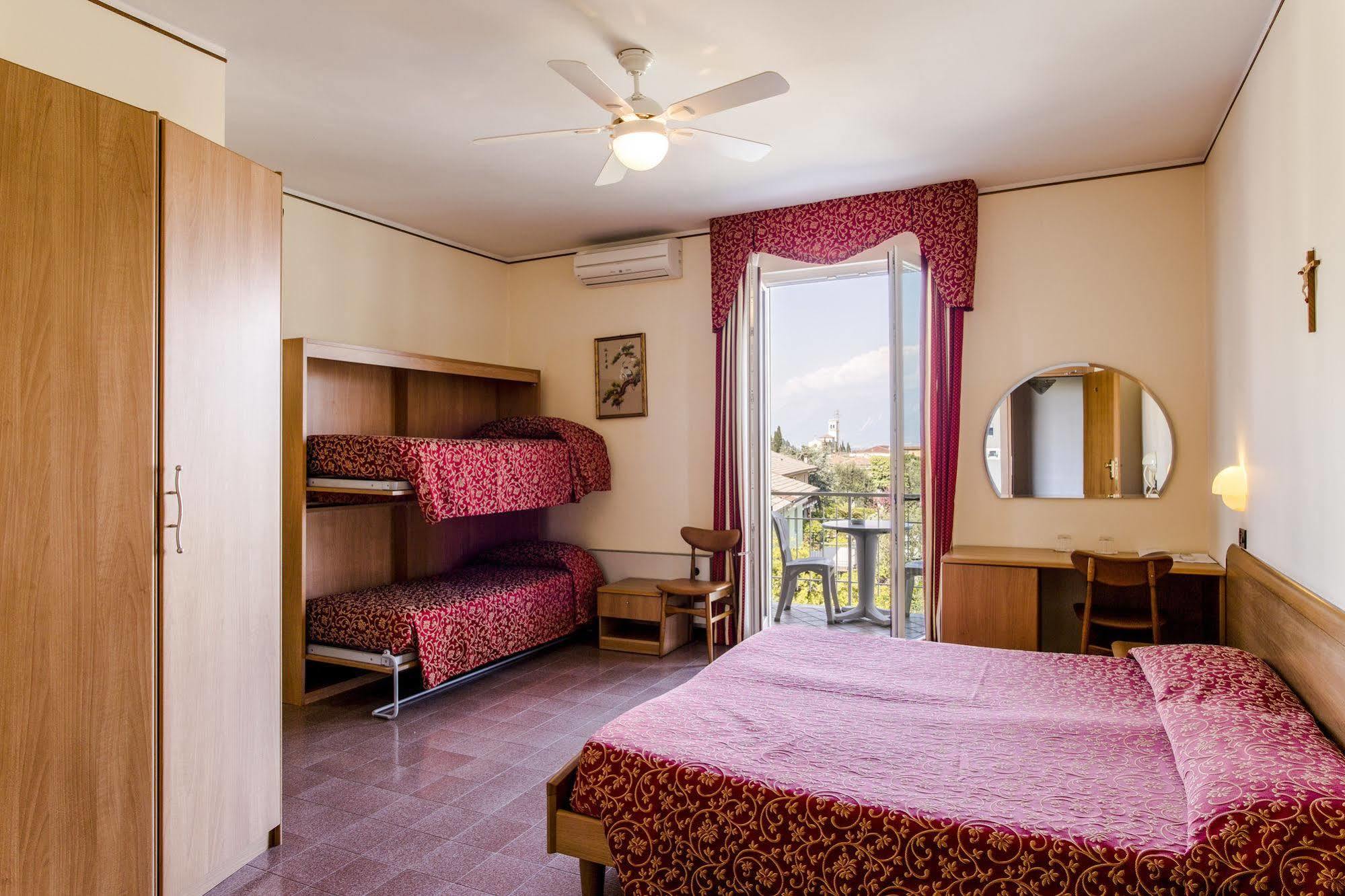 Hotel Sorriso トスコラーノ・マデルノ エクステリア 写真