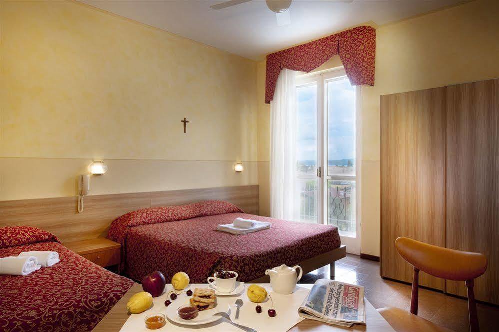 Hotel Sorriso トスコラーノ・マデルノ エクステリア 写真