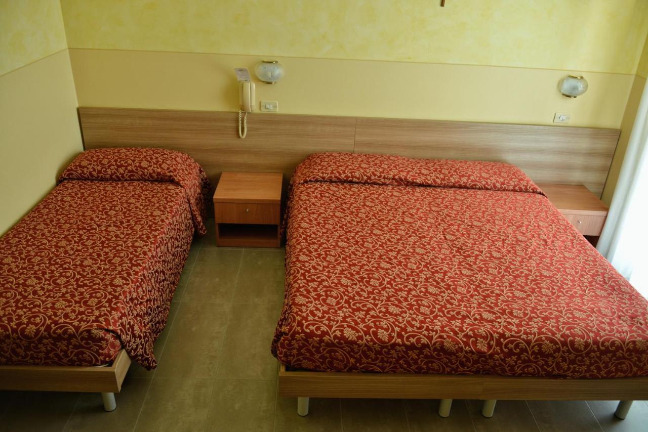 Hotel Sorriso トスコラーノ・マデルノ エクステリア 写真